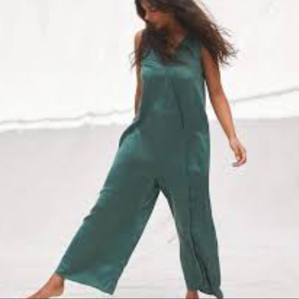 COPY - Lunya Double V Washable Silk Jumpsuit